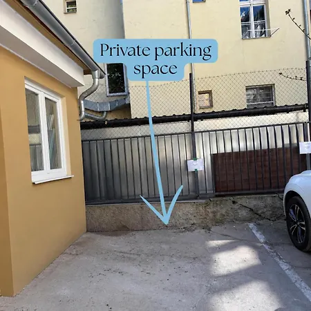 Stylish Goose With Parking Near Karlin Διαμέρισμα